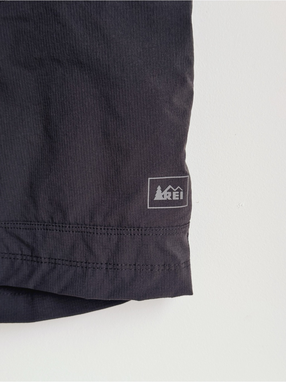 REI Women's Quick Dry Hiking Shorts Black Nylon Stretch Trail Cargo Size 8 - Picture 2 of 4